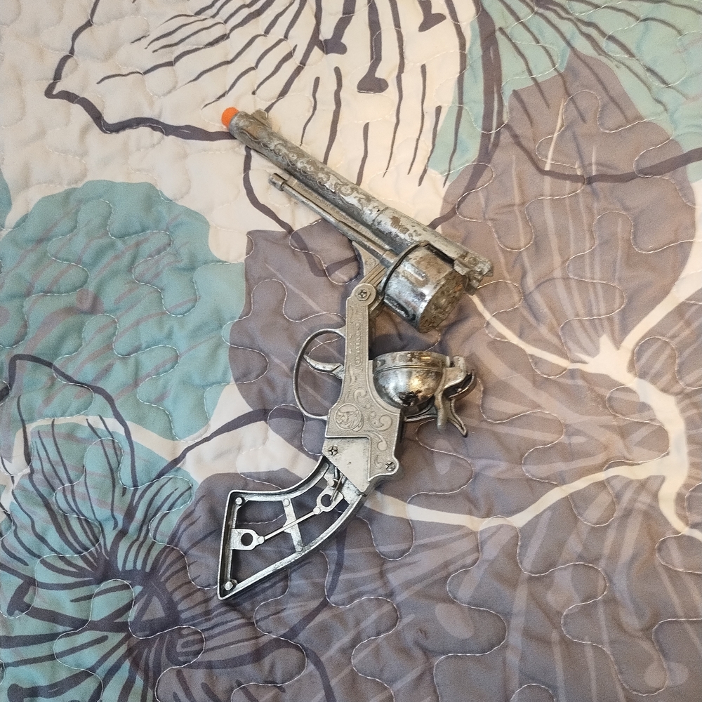 Vintage Metal 1950 Cowboy Classic Revolver Cap Gun | | Gonher made spain